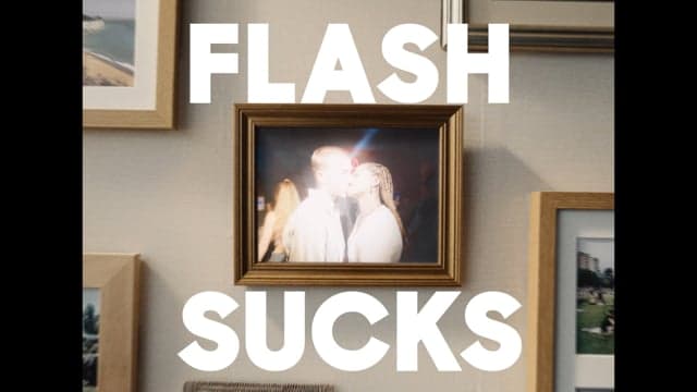 Samsung 'Flash Sucks'